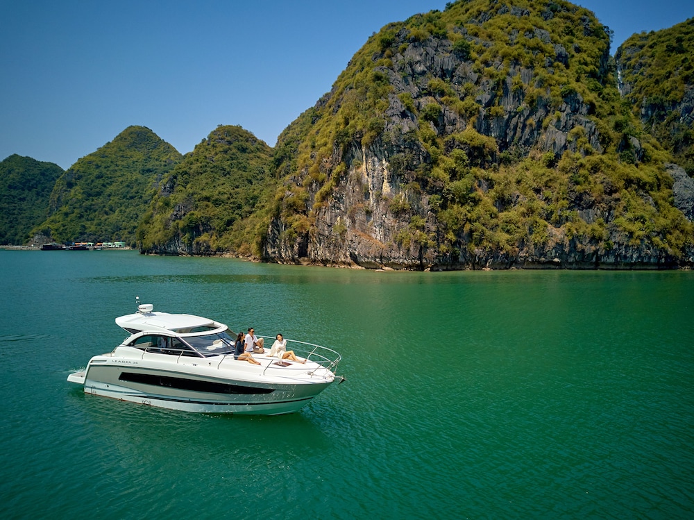 비엣요트 마리나 클럽 - 하롱 베이 크루즈 (Vietyacht Marina Club - Halong Bay Cruise) - 몽키트래블