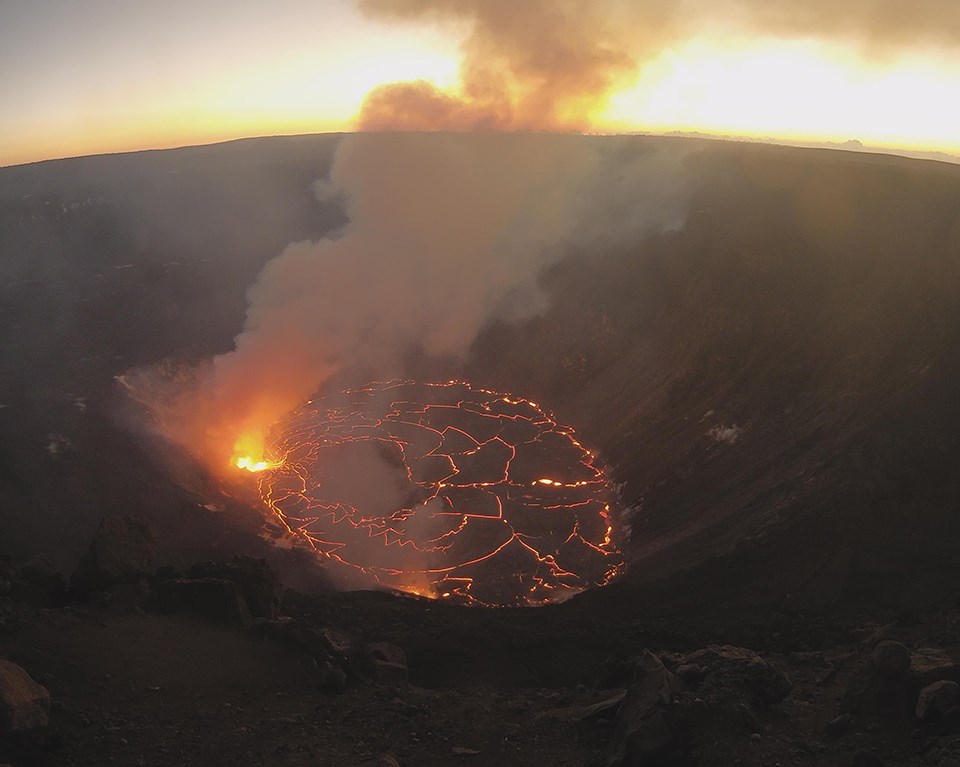 2020-2021 Summit Eruption - HawaiʻI Volcanoes National Park (U.S. National  Park Service)