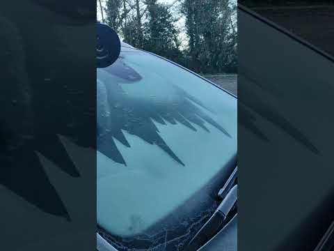 How to de-ice your car windscreen with cold water